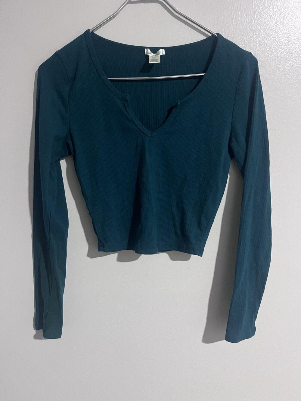 Bozzolo T-Shirt Womens M Green Cropped V-Neck Long Sleeve Slim Stretch
